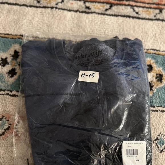 Taylor Swift The Bluest Skies Darkest Grays Crewneck M - Picture 9 of 9